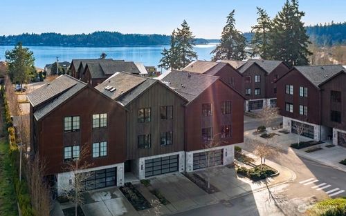 c220-4566 Flying Goat Ave Ne, Bainbridge Island, WA, 98110-5447 | Card Image