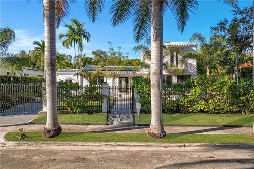 659 Ne 73rd St, Miami, FL, 33138-5111 | Card Image