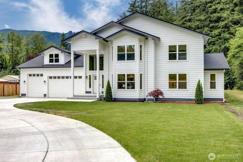 13617 436th Ave Se, North Bend, WA, 98045-9667 | Card Image