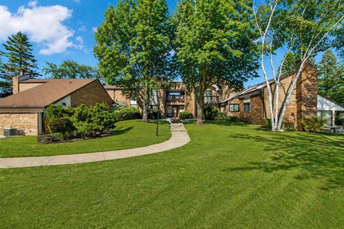 8643 N Servite Dr, Milwaukee, WI, 53223-2582 | Card Image