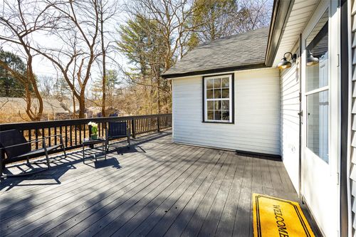 3 Holt Rd, Red Hook, NY, 12571-1805 | Card Image