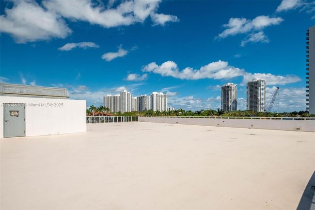 APT-1906 - 3675 N Country Club Dr, Condo with 2 bedrooms, 2 bathrooms and null parking in Aventura FL | Image 42