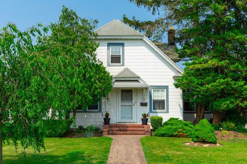 53 Community Rd, Bay Shore, NY, 11706-7833 | Card Image