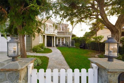 1534 3rd St, Manhattan Beach, CA, 90266-6302 | Card Image