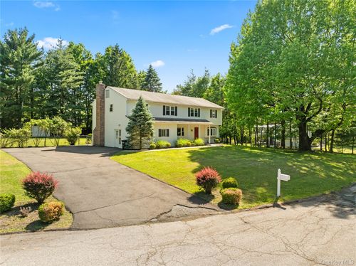 5 Daisy Ct, Airmont, NY, 10901-7705 | Card Image