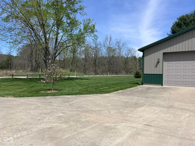 view of yard with a detached garage | Image 19