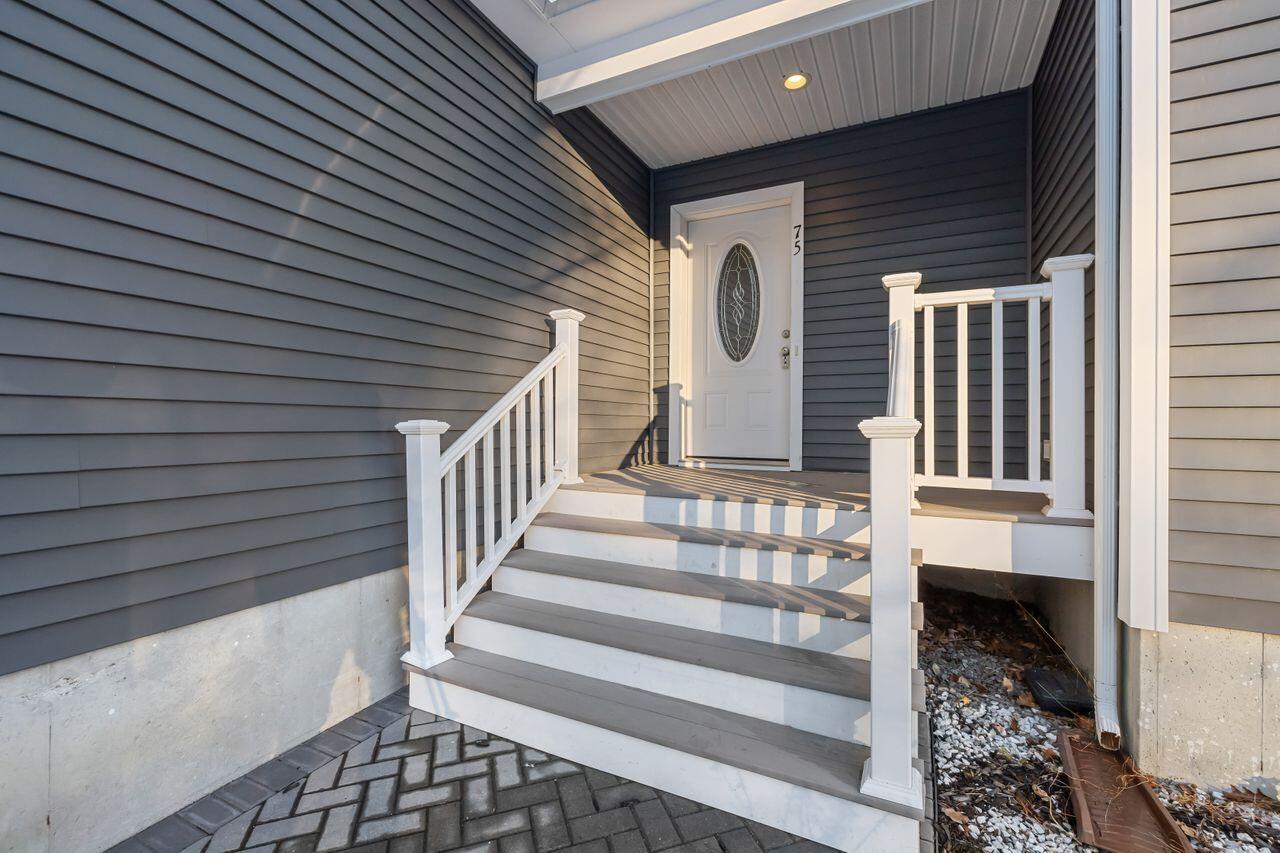 Forest Glen Ln, Topsham, ME 04086