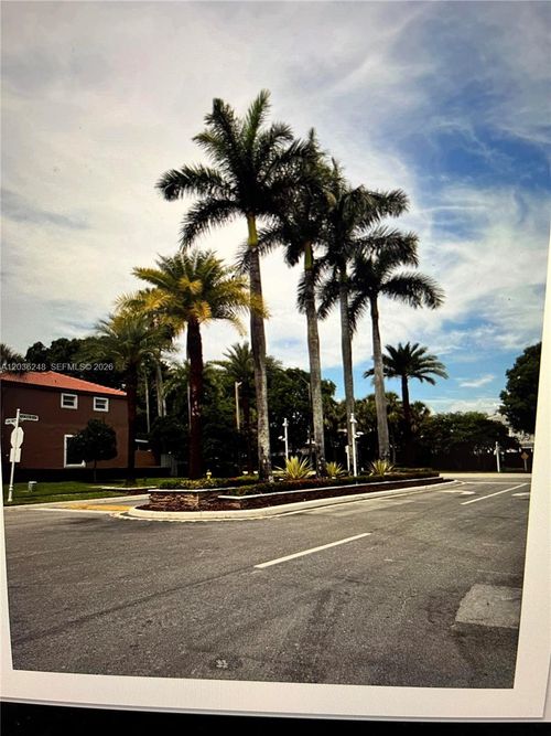 77-15112 Nw 8th St, Pembroke Pines, FL, 33028-1862 | Card Image