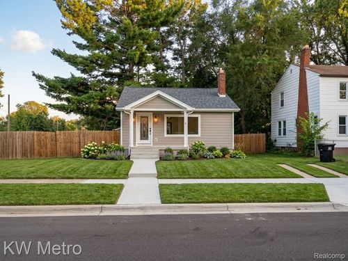 16517 Chatham St, Detroit, MI, 48219-3707 | Card Image