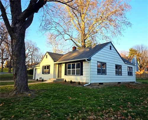 2748 Fairleigh Ter, Saint Joseph, MO, 64506-2870 | Card Image