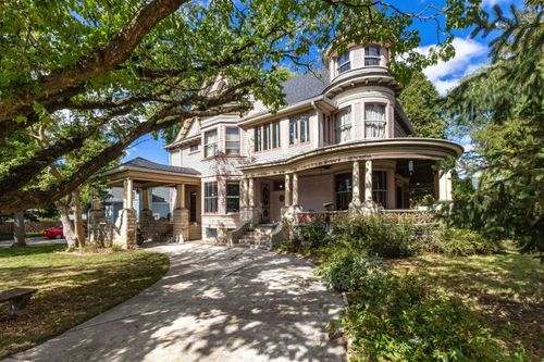 1102 College Ave, Davenport, IA, 52803-4040 | Card Image