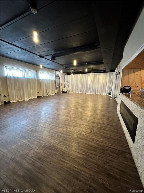 21562 Schoolcraft, Detroit, MI, 48223-2645 | Card Image