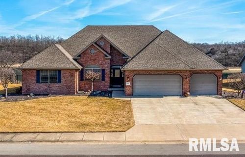 2000 Susan Hope Dr, Pekin, IL, 61554-6611 | Card Image