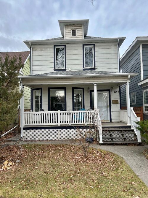 {{alt}} | Card Image