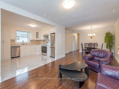 229 Neal Dr, Richmond Hill, ON, L4C3L2 | Card Image