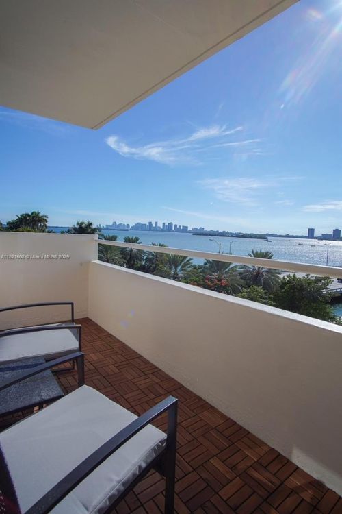 apt-501-7904 West Dr, North Bay Village, FL, 33141-5517 | Card Image