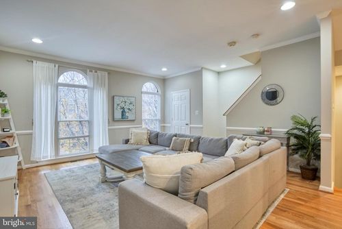 45559 Grand Central Sq, STERLING, VA, 20166-3067 | Card Image