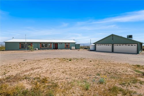 1464 S Dragoon Rd, Golden Valley, AZ, 86413-8249 | Card Image