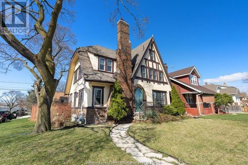 2195 Kildare Rd, Windsor, ON, N8W2W9 | Card Image