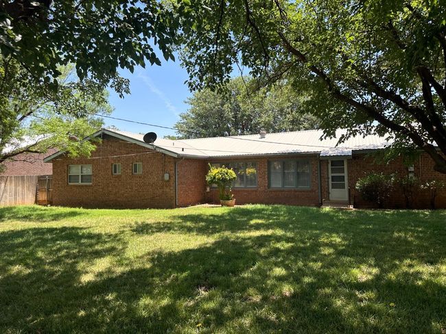 1807 E Reppto St, House other with 3 bedrooms, 2 bathrooms and null parking in Brownfield TX | Image 32