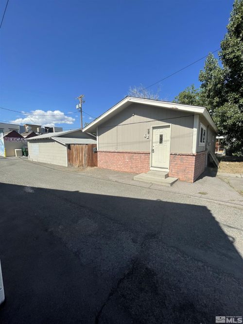 42 Caliente St, Reno, NV, 89509-2806 | Card Image