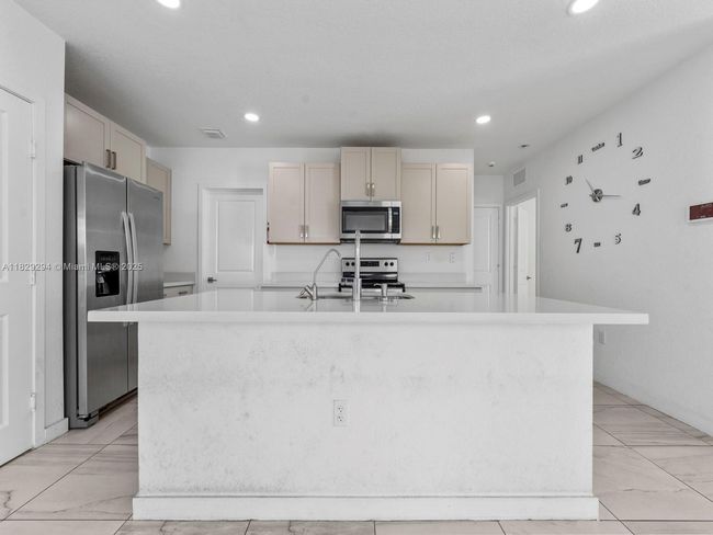 619 Ne 5 Th St, House other with 5 bedrooms, 3 bathrooms and null parking in Florida City FL | Image 10
