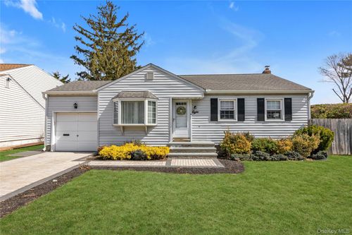 8 E Gate, Plainview, NY, 11803-2606 | Card Image