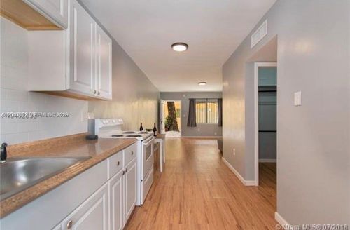 apt-9-75 Washington Ave, Miami Beach, FL, 33139-7357 | Card Image