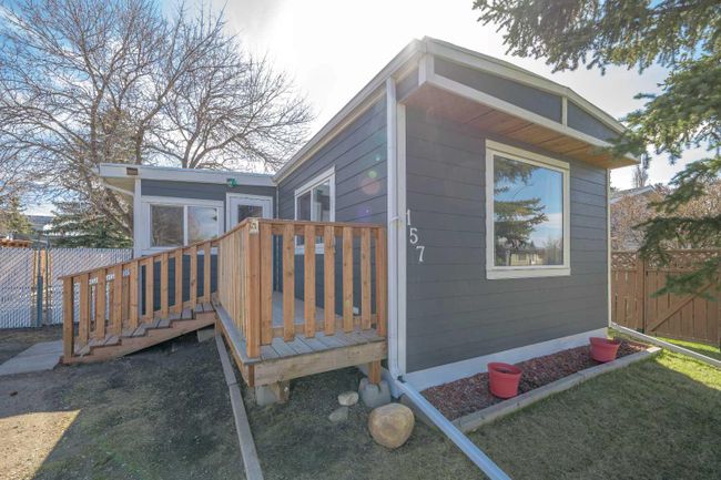 157 Big Springs Drive Se, Home with 3 bedrooms, 1 bathrooms and 2 parking in Airdrie AB | Image 1