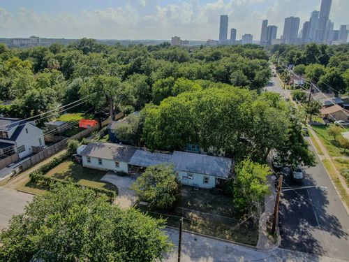 2015 Holly St, Austin, TX, 78702-5522 | Card Image