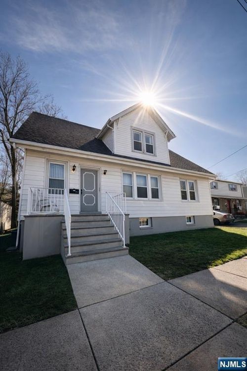 60 Chamberlain Ave, Elmwood Park, NJ, 07407-1418 | Card Image