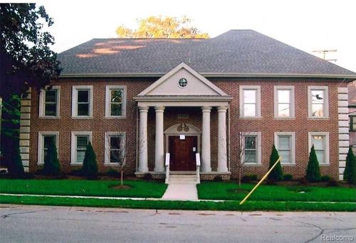 1058 Maple St, Plymouth, MI, 48170-1995 | Card Image