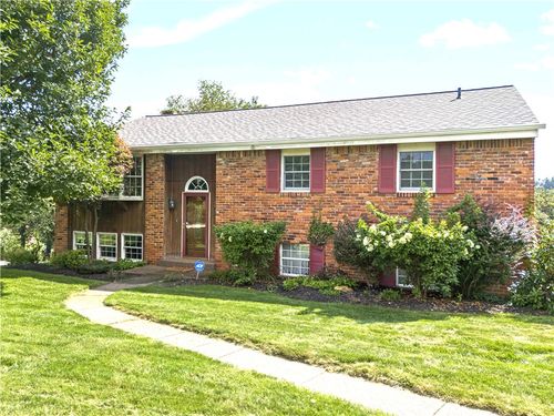 806 Longvue Dr, Houston, PA, 15342-1216 | Card Image