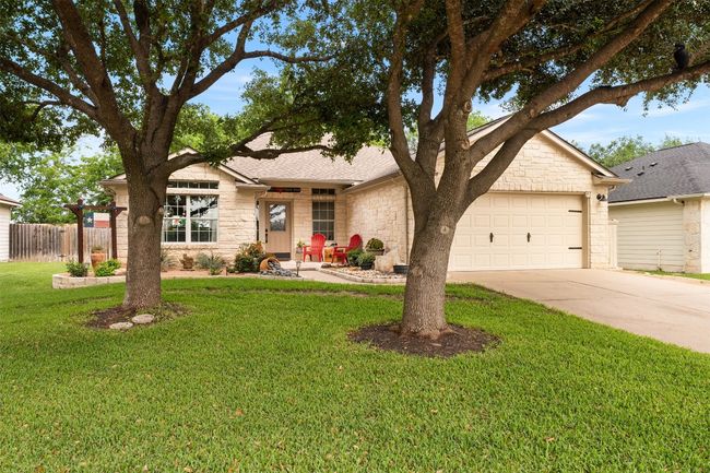 Shaded front yard | Image 15