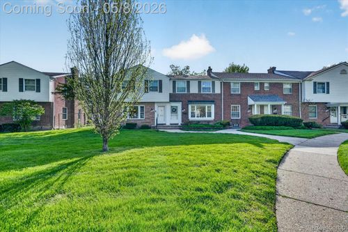 22927 Lakeshore Dr, Saint Clair Shores, MI, 48080-2716 | Card Image