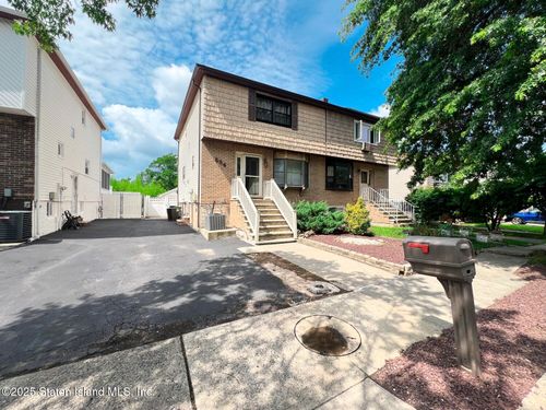 584 Naughton Ave, Staten Island, NY, 10305-3325 | Card Image