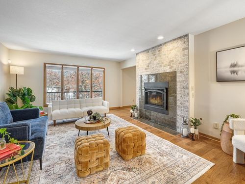 13511 Krestwood Dr, Burnsville, MN, 55337-4069 | Card Image