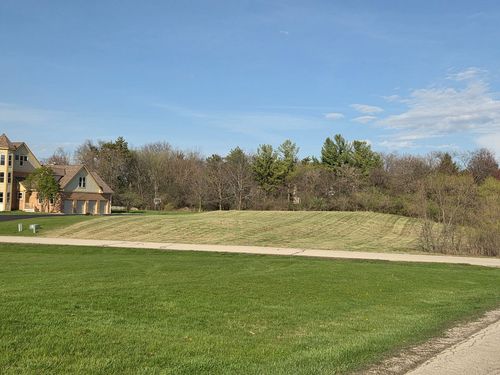 1322 Bull Valley Dr, Woodstock, IL, 60098-7105 | Card Image