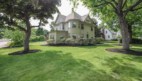 27 Eastman St, Nashua, NH, 03060-5858 | Card Image