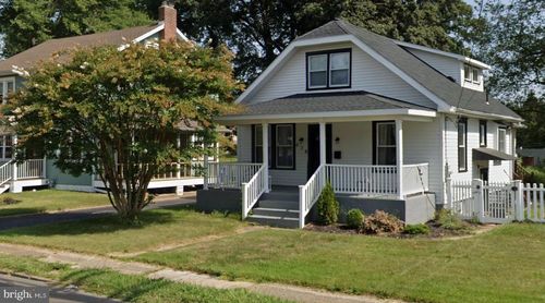 678 Delaware Ave, ROEBLING, NJ, 08554-2002 | Card Image