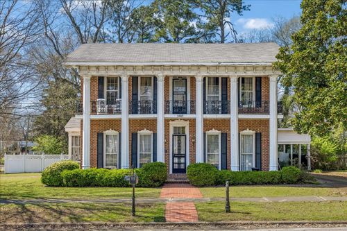 140 N Maury St, Holly Springs, MS, 38635-2406 | Card Image