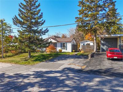 558 Dashnay St, House other with 2 bedrooms, 1 bathrooms and 2 parking in North Bay ON | Image 3