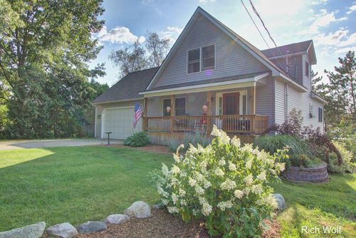 8611 Mohawk Trl, Howard City, MI, 49329-9393 | Card Image