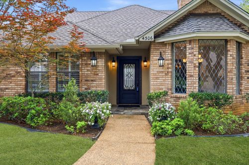 4306 Essex Ct, Arlington, TX, 76016-3039 | Card Image