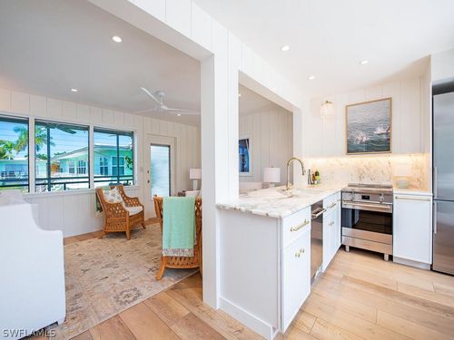299b-299 8th Ave S, NAPLES, FL, 34102-6870 | Card Image