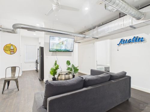 310-1010 W 26th St, Austin, TX, 78705-4316 | Card Image