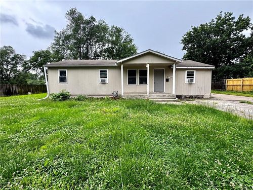 17210 Chestnut Dr, Belton, MO, 64012-2820 | Card Image