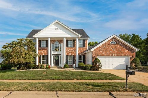 420 April Oaks Ct, Ballwin, MO, 63021-7373 | Card Image