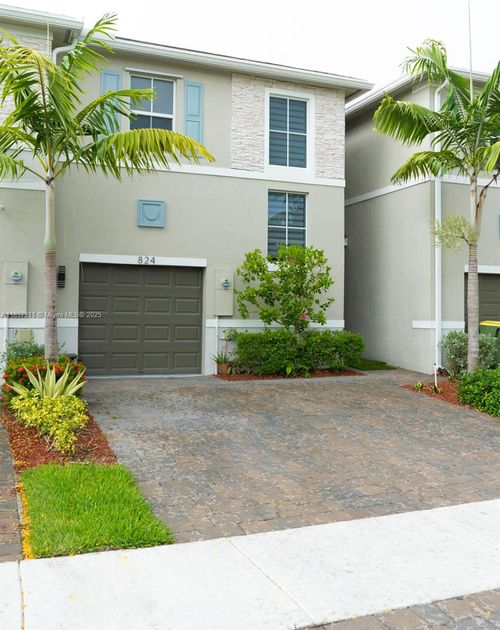 824 Se 18th St, Homestead, FL, 33034-5686 | Card Image