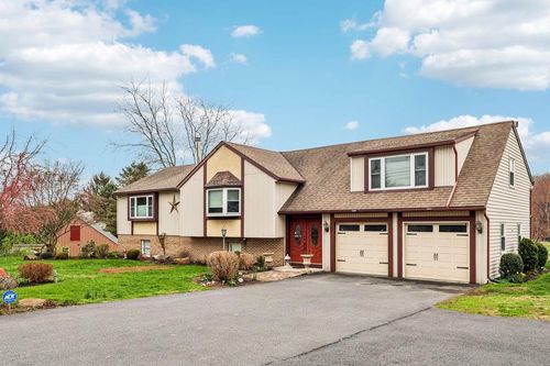 23 W Conestoga Rd, ELVERSON, PA, 19520-9412 | Card Image